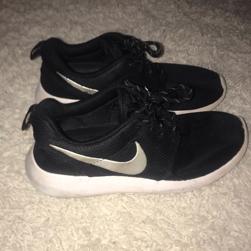 Nike Roshe Sneakers